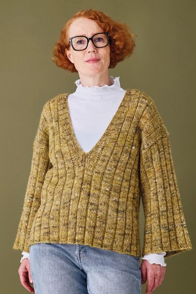 Opskrift 890506 Ribsweater med V-hals (Permin)